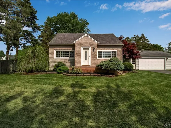 492 Aurora St, Lancaster, NY 14086