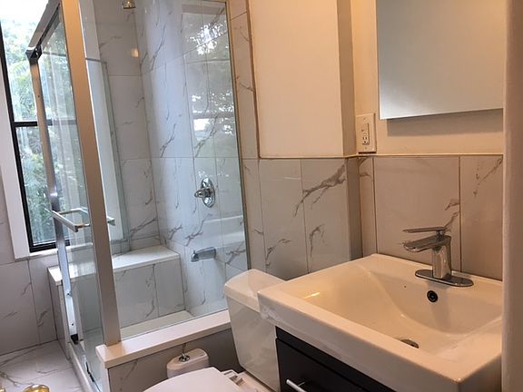 4th image of 753 Manhattan Ave APT 4L