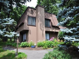 7 Canterbury Ln #7, Avon, CT 06001