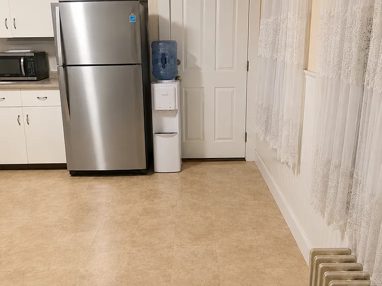 121 E Union St — Photo 6