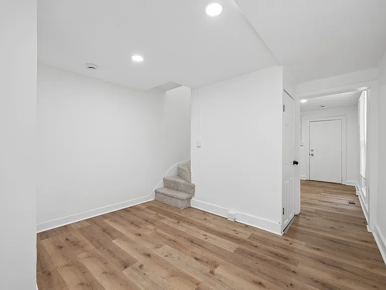 142 E South St #1 — Photo 7