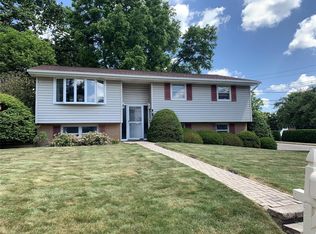 2931 Northwood Dr, Endwell, NY 13760