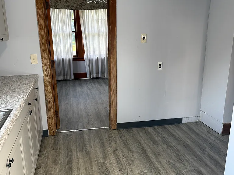1235 W 10th St — Photo 7