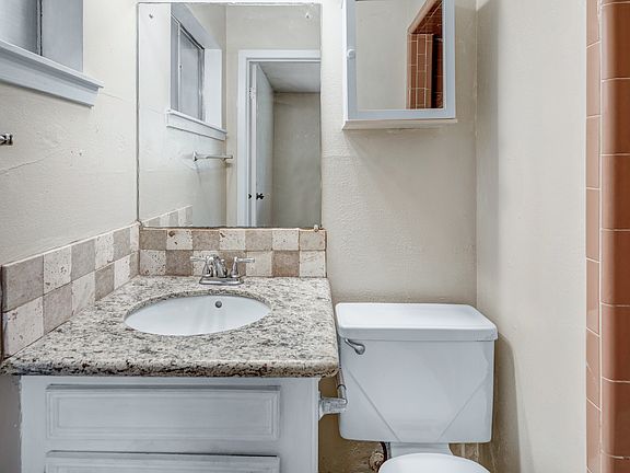 4th image of 1215 Berkeley St