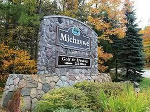Michaywe Dr, Gaylord, MI 49735