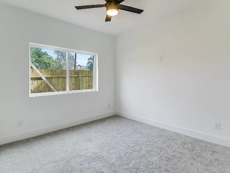 606 S Hackberry — Photo 6
