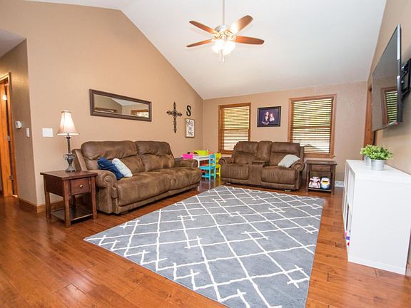 4th image of 2621 Dogwood Bluff Dr