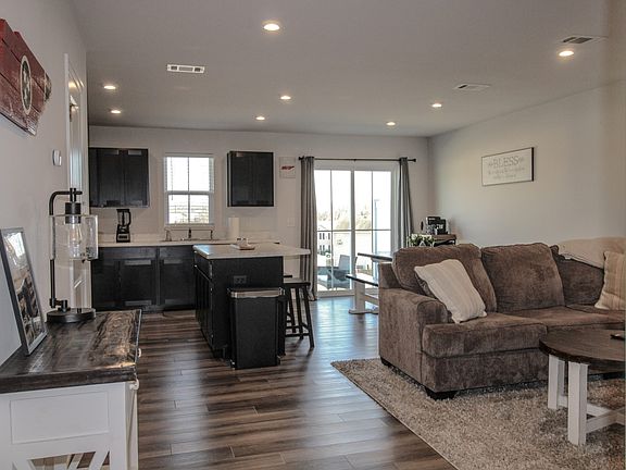 3rd image of 406 Deer Meadow Ln