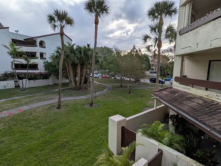 9030 SW 125th Ave #E206 — Photo 22