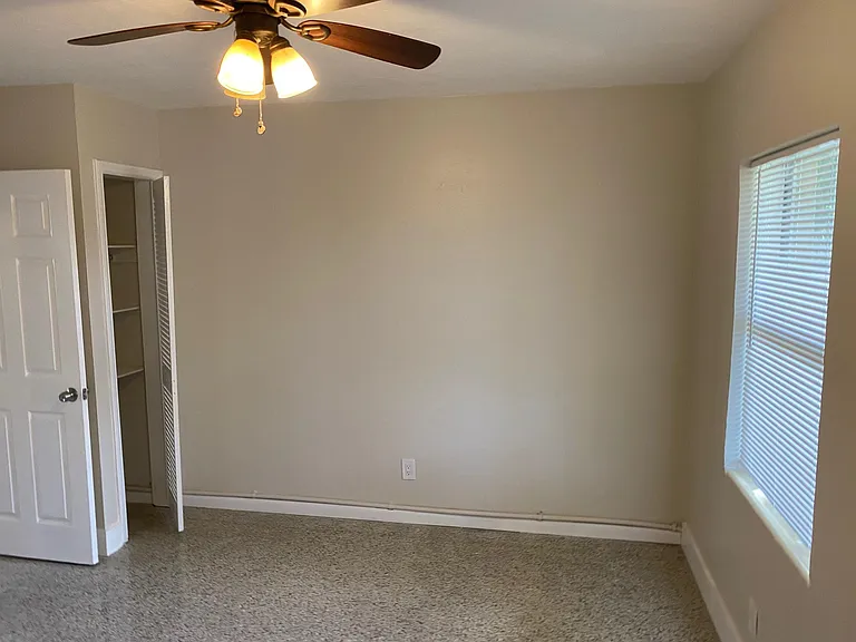2325 N 25th Ave — Photo 9