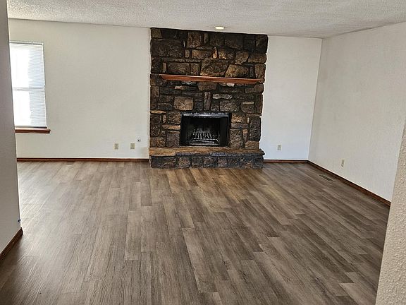 2nd image of 403 W Yuma St