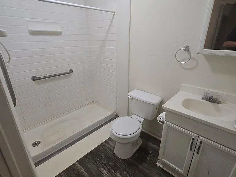 614 Moran St — Photo 5