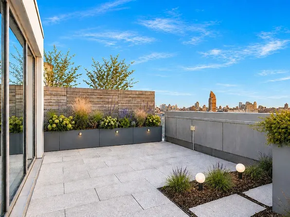 212 W 72nd St #Phn, New York, NY 10023