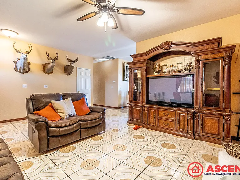 1810 Martinho Ave — Photo 6