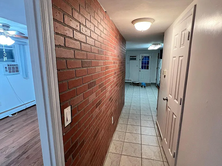 97 Grace St — Photo 5