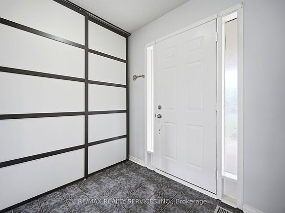 4th image of 82 Muirland Cres