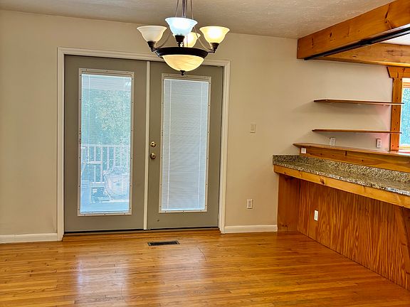 5th image of 114 Shelburne Rd