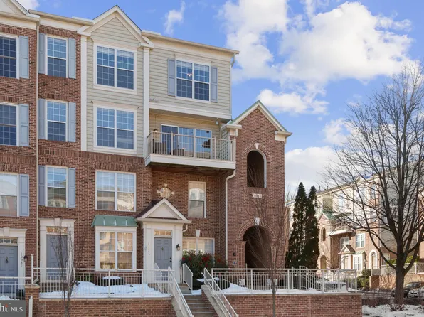 10347 Sager Ave APT 301, Fairfax, VA 22030