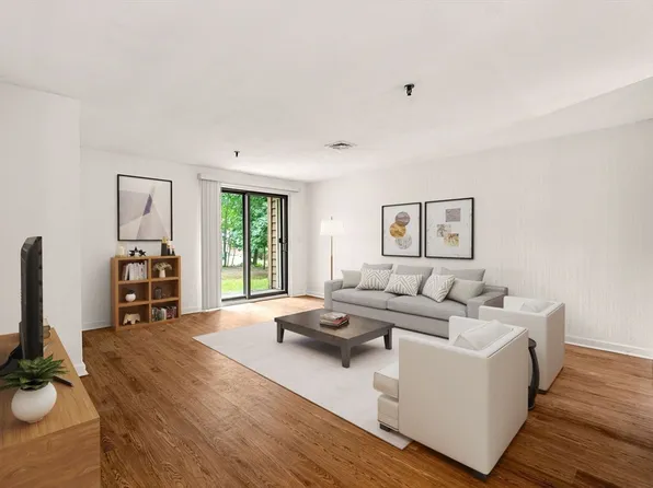 132 W Meadow Rd APT 9, Haverhill, MA 01832