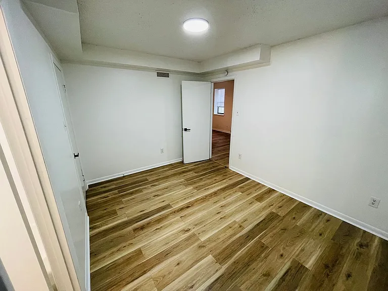 500 W Cross St — Photo 10