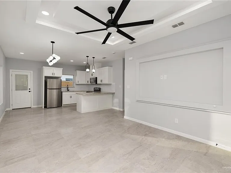 2608 W Bliss St #3 — Photo 3