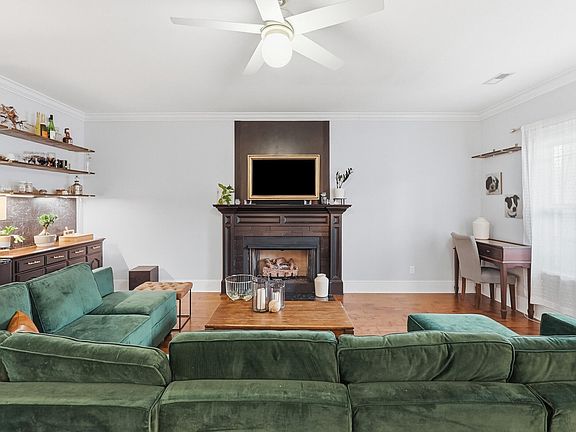 4th image of 2742 Waterhaven Dr