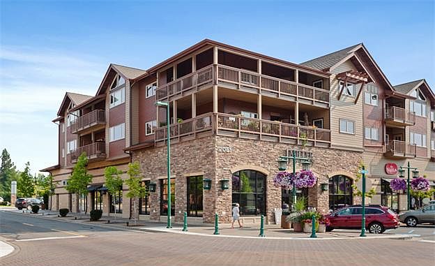 Only steps away from Shopping, Restaurants and the Regal Riverstone Cinemas