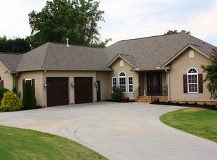 712 Brookdale Dr, Greer, SC 29651