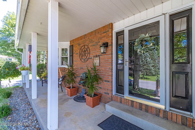 2nd image of 318 Jeanette Drive