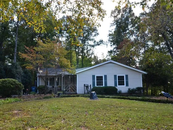 2105 Harold Dr, Greensboro, NC 27406