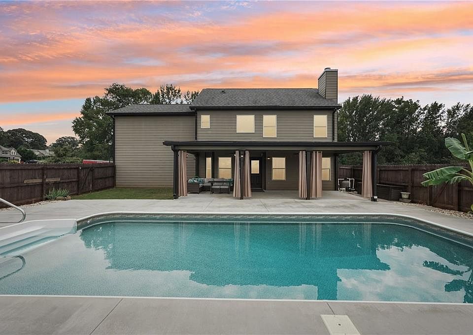 1st image of 444 Woodbriar Dr