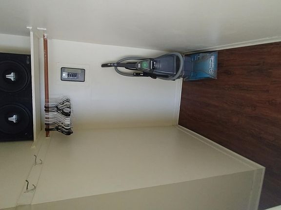 Hallway walk-in