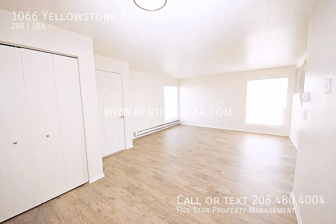 Centrally Located End Unit Townhouse with Fiber Optic Internet Included! — Photo 4
