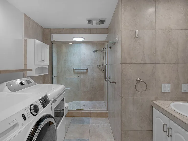 479 Calle Cadiz #B — Photo 11