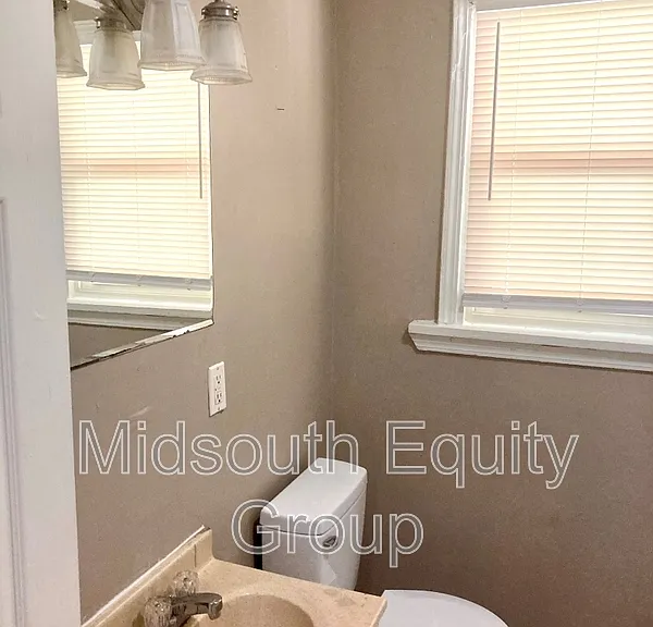 325 E Forest Ave — Photo 9