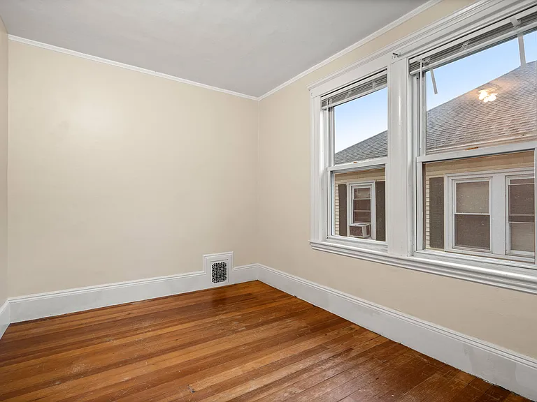 4 Chase St #2 — Photo 9