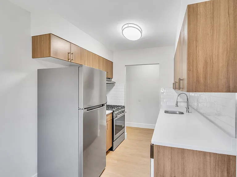 Lancaster Court Apartments — Photo 6