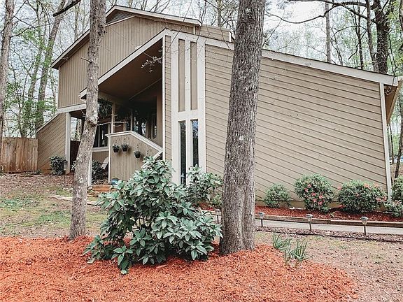 3rd image of 9472 Parkwood Dr
