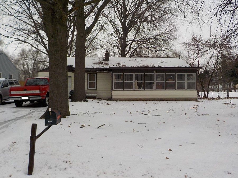 1st image of 704 Wayne Dr