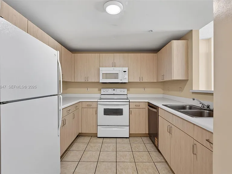 50 Menores Ave #507 — Photo 3