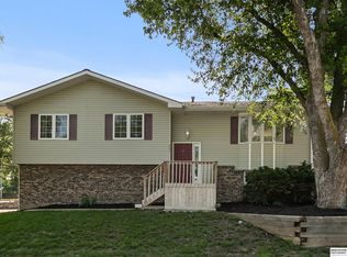 221 Lindale Cir, Hickman, NE 68372