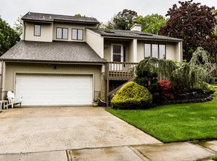 27 N Cherokee Ln, Brick, NJ 08724