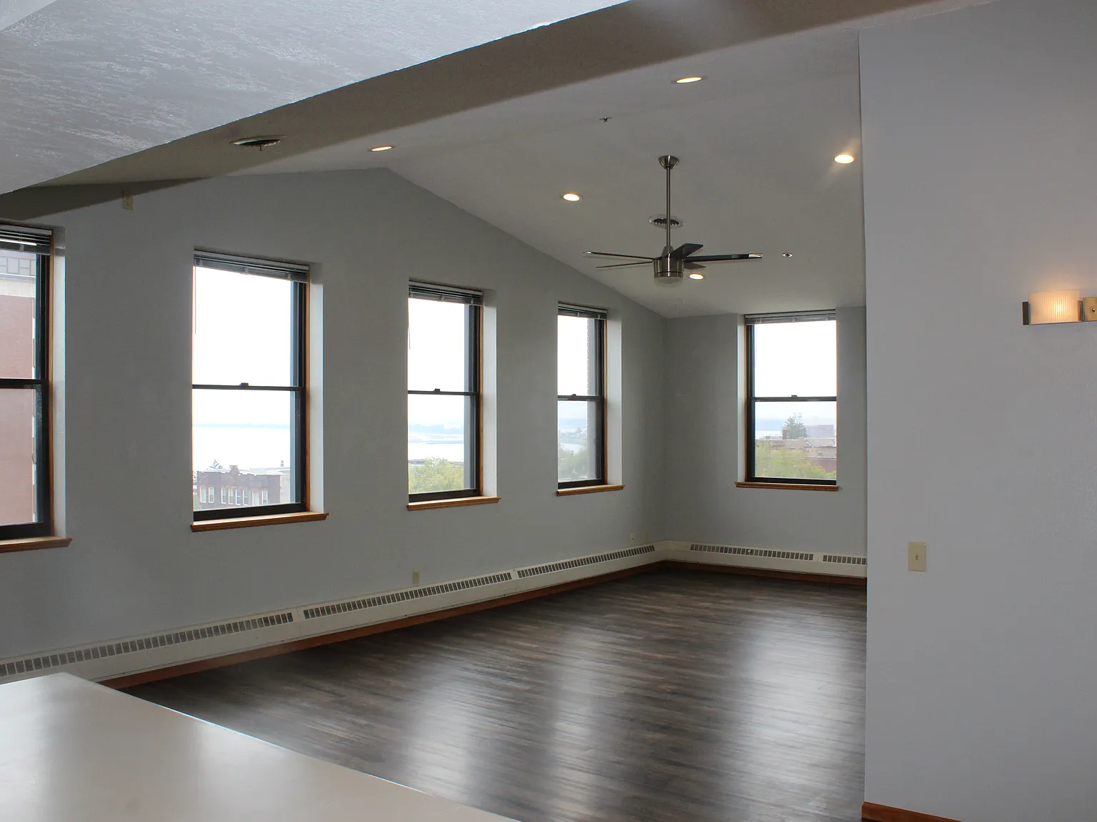 Jefferson Square Apartments — Photo 1