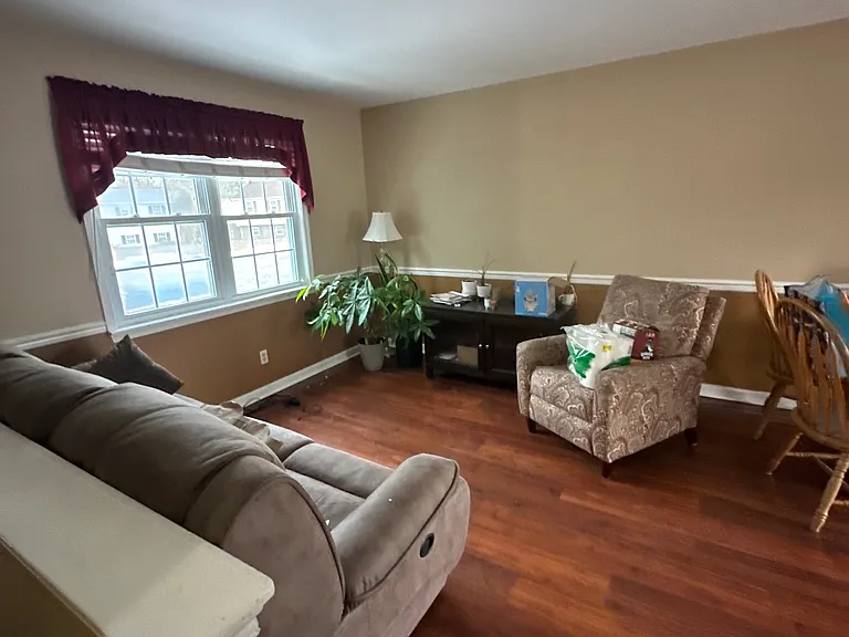 4 Francis Cir — Photo 5