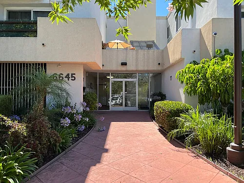 The Excalibur Apartments Photo 1