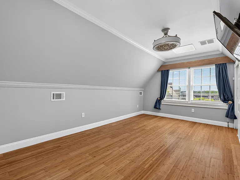 257 Kennedy Blvd — Photo 25