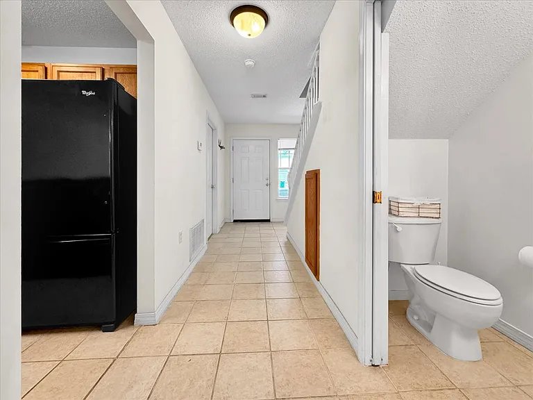 994 Scenic Oak Ln — Photo 3