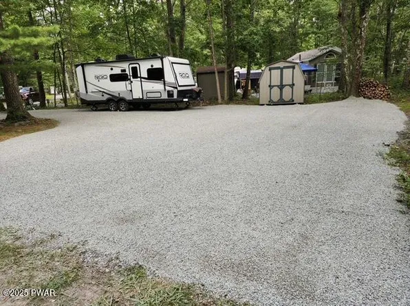 4515 Paupack Rd, Shohola, PA 18458