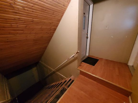 5th image of 420 2nd Ave NE APT 202