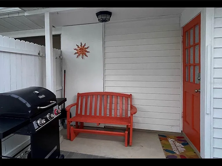 828 S Tuttle Ave #B — Photo 2